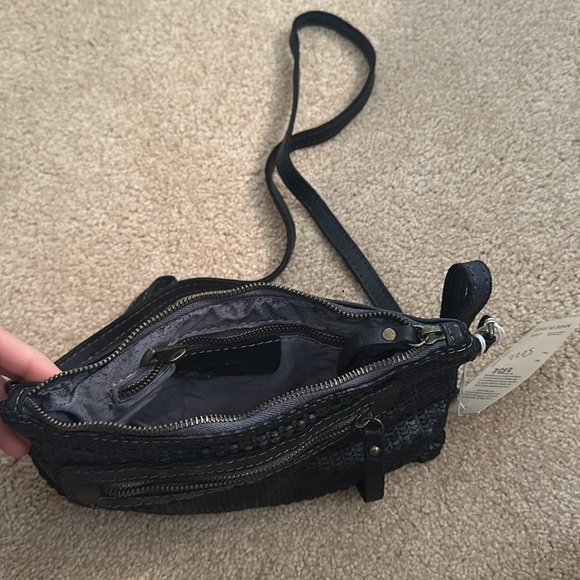 new IT HIPPIE purse - Picture 3 of 4